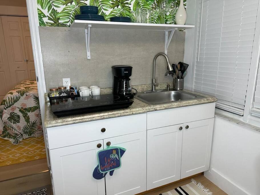 Sleeps 3, Casa Tropical In Miami公寓 外观 照片