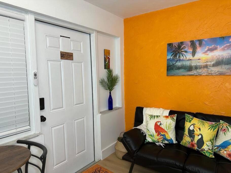 Sleeps 3, Casa Tropical In Miami公寓 外观 照片